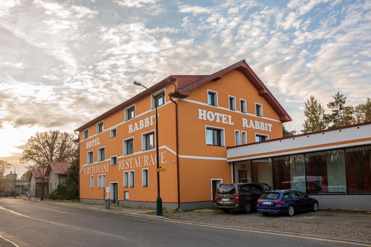 Hotel Rabbit Trhový Štěpánov エクステリア 写真