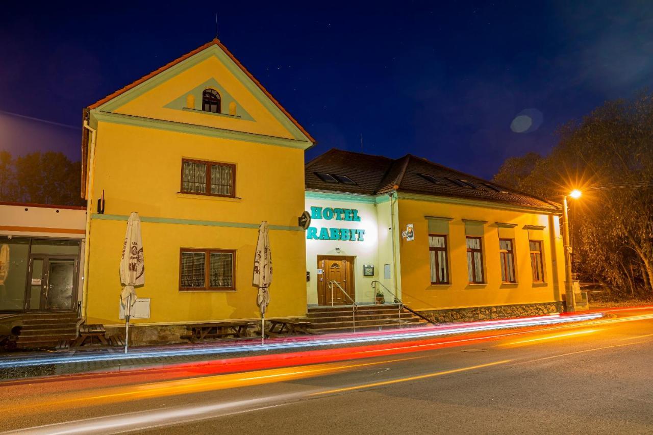Hotel Rabbit Trhový Štěpánov エクステリア 写真