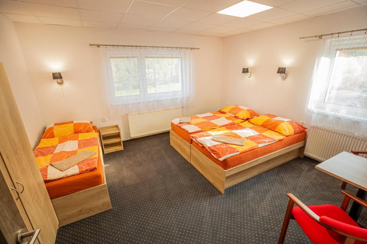 Hotel Rabbit Trhový Štěpánov エクステリア 写真
