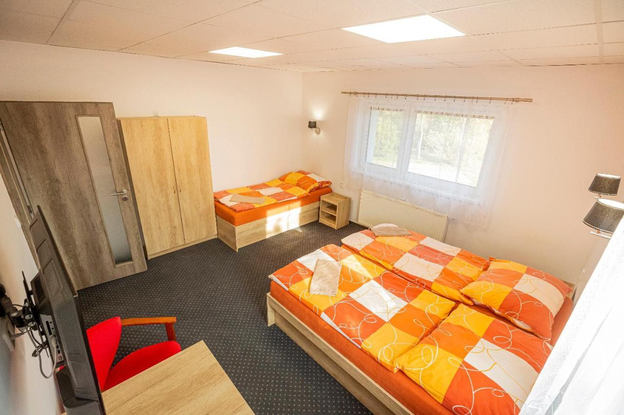 Hotel Rabbit Trhový Štěpánov エクステリア 写真