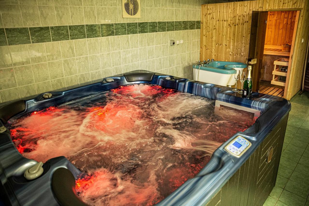Hotel Rabbit Trhový Štěpánov エクステリア 写真
