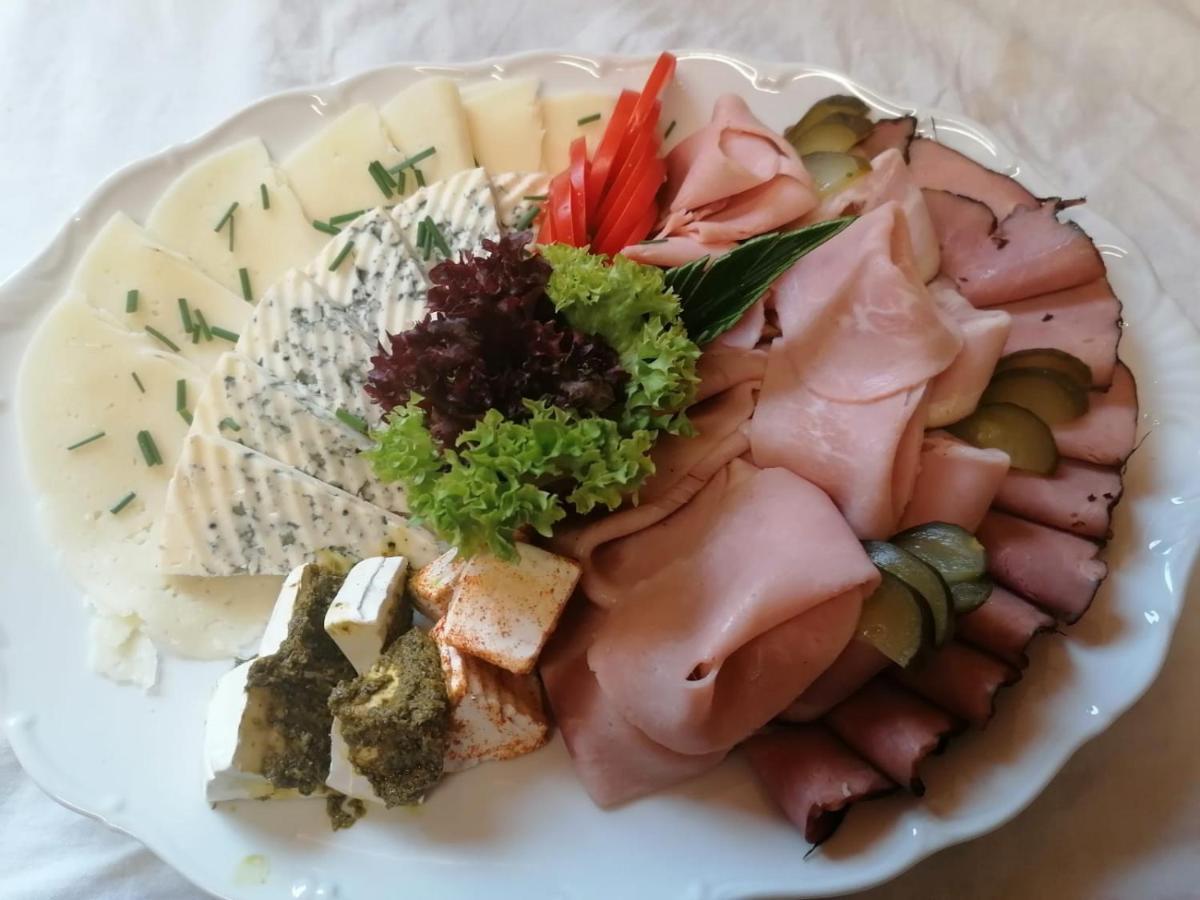 Hotel Rabbit Trhový Štěpánov エクステリア 写真