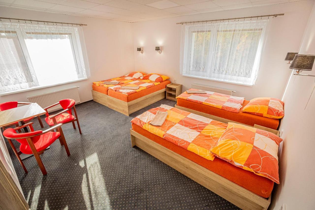 Hotel Rabbit Trhový Štěpánov エクステリア 写真