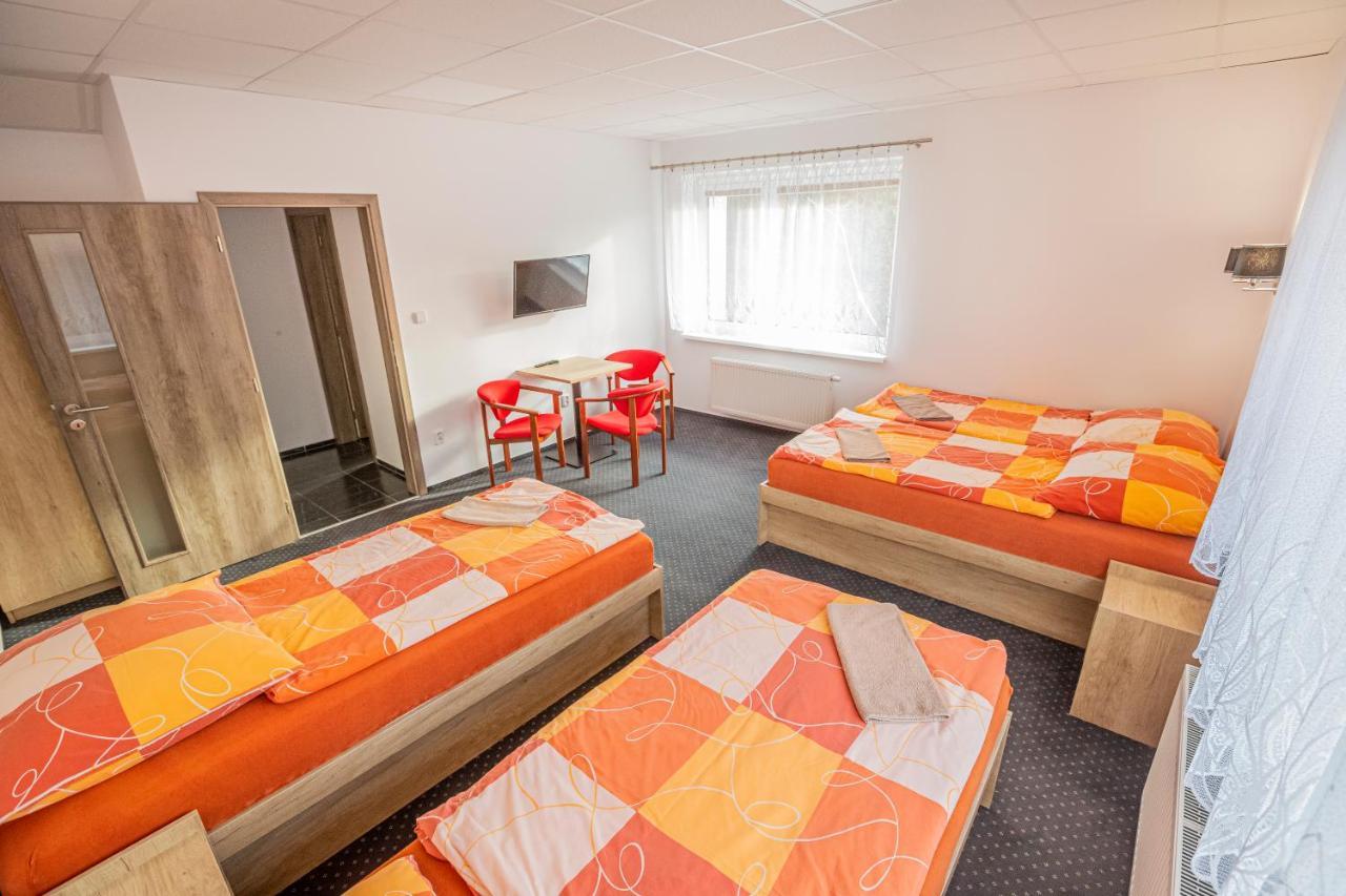 Hotel Rabbit Trhový Štěpánov エクステリア 写真
